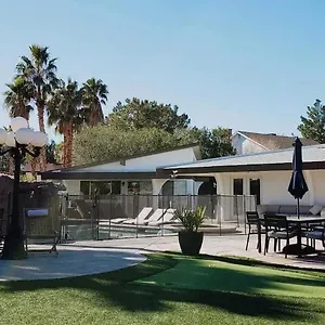 Luxury Oasis: Private Pool, Waterfall Slide & Multi-sport Paradise Las Vegas